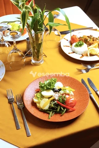 Fraîcheur Méditerranéenne : La Salade Composée du Chef