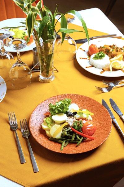 Fraîcheur Méditerranéenne : La Salade Composée du Chef