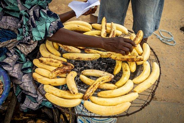 Des bananes braisées