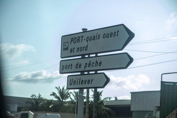Signalisation Routière vers le Port et la Zone Industrielle d'Abidjan