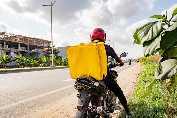 Livreur à moto