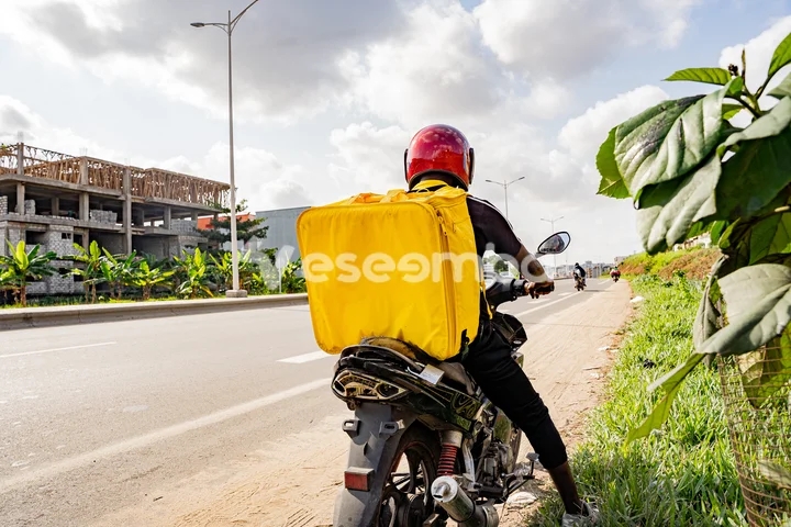 Livreur à moto